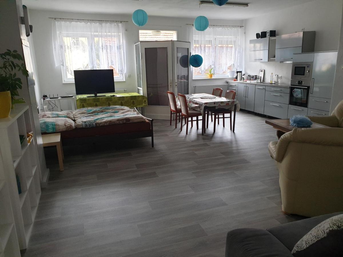 Einraum-Ferienwohnung 46M2 Eisenhuettenstadt-Diehlo Exterior foto
